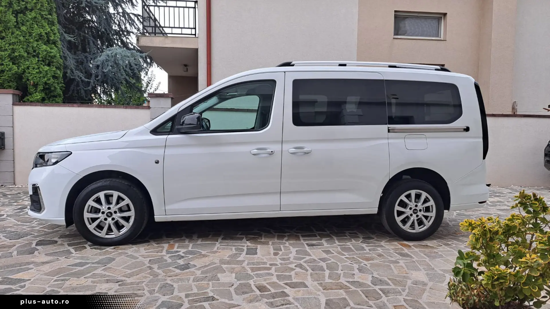 FORD TOURNEO CONNECT TITANIUM L2