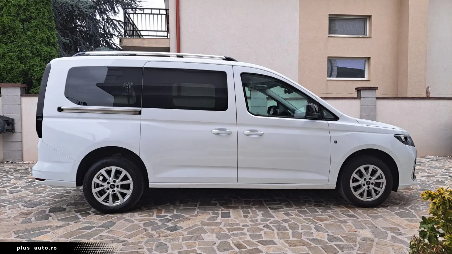 FORD TOURNEO CONNECT TITANIUM L2