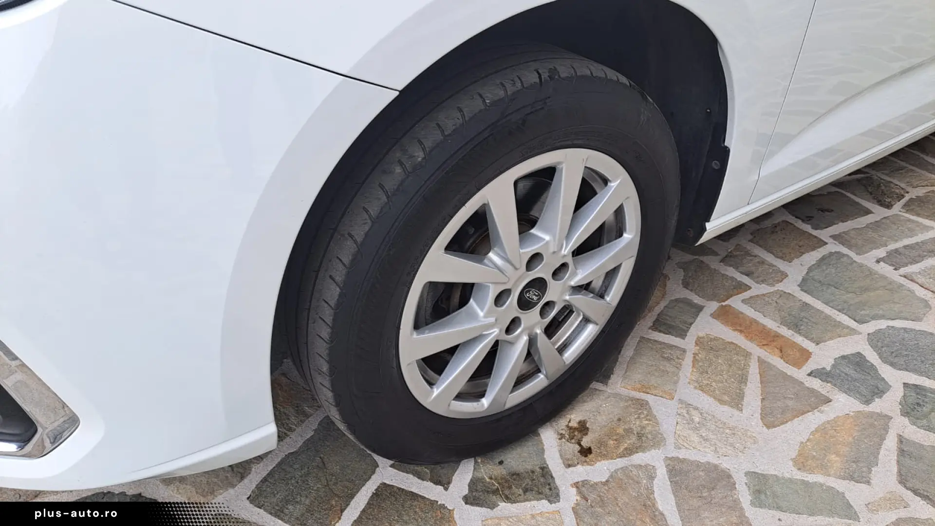 FORD TOURNEO CONNECT TITANIUM L2