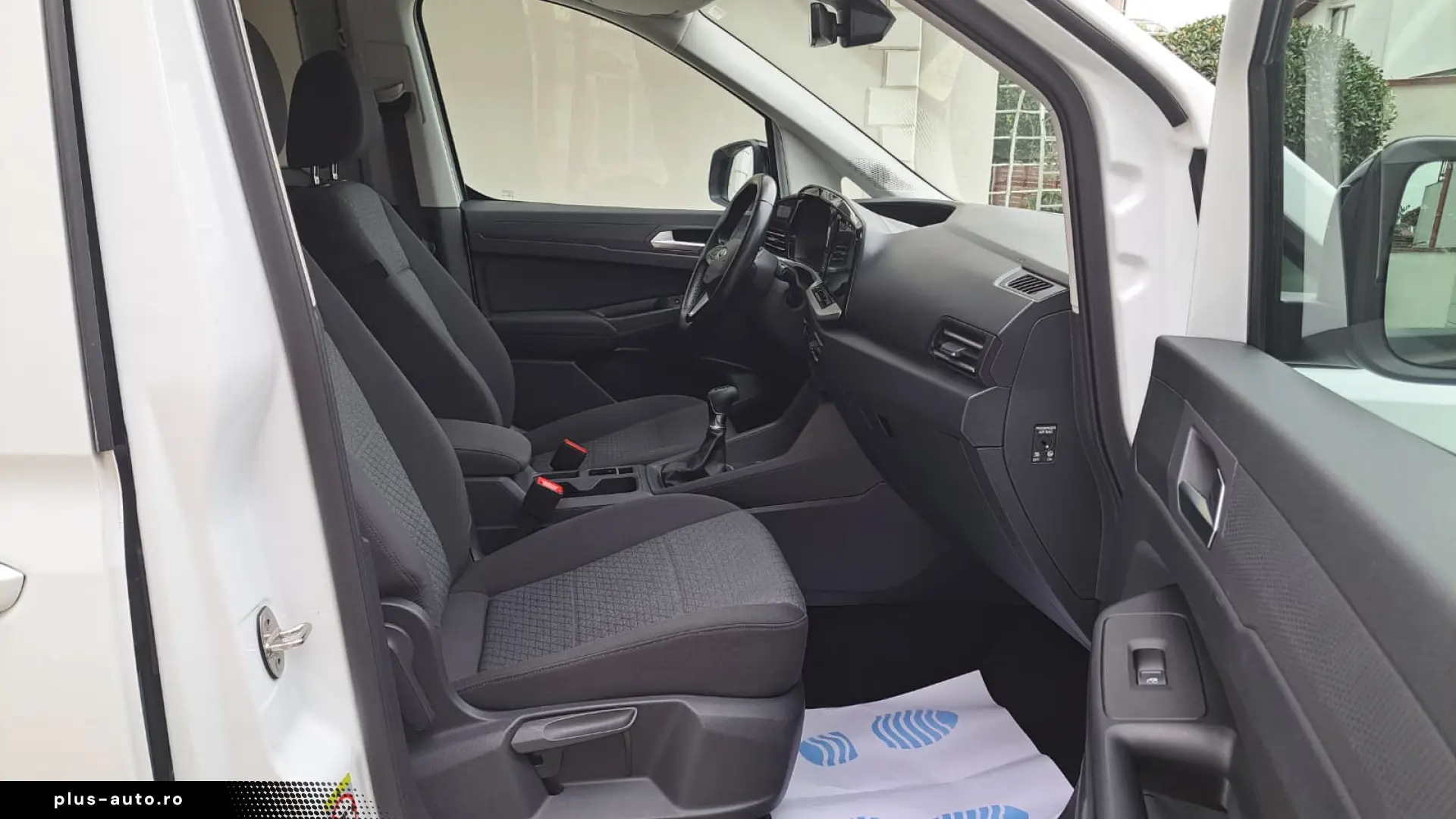 FORD TOURNEO CONNECT TITANIUM L2