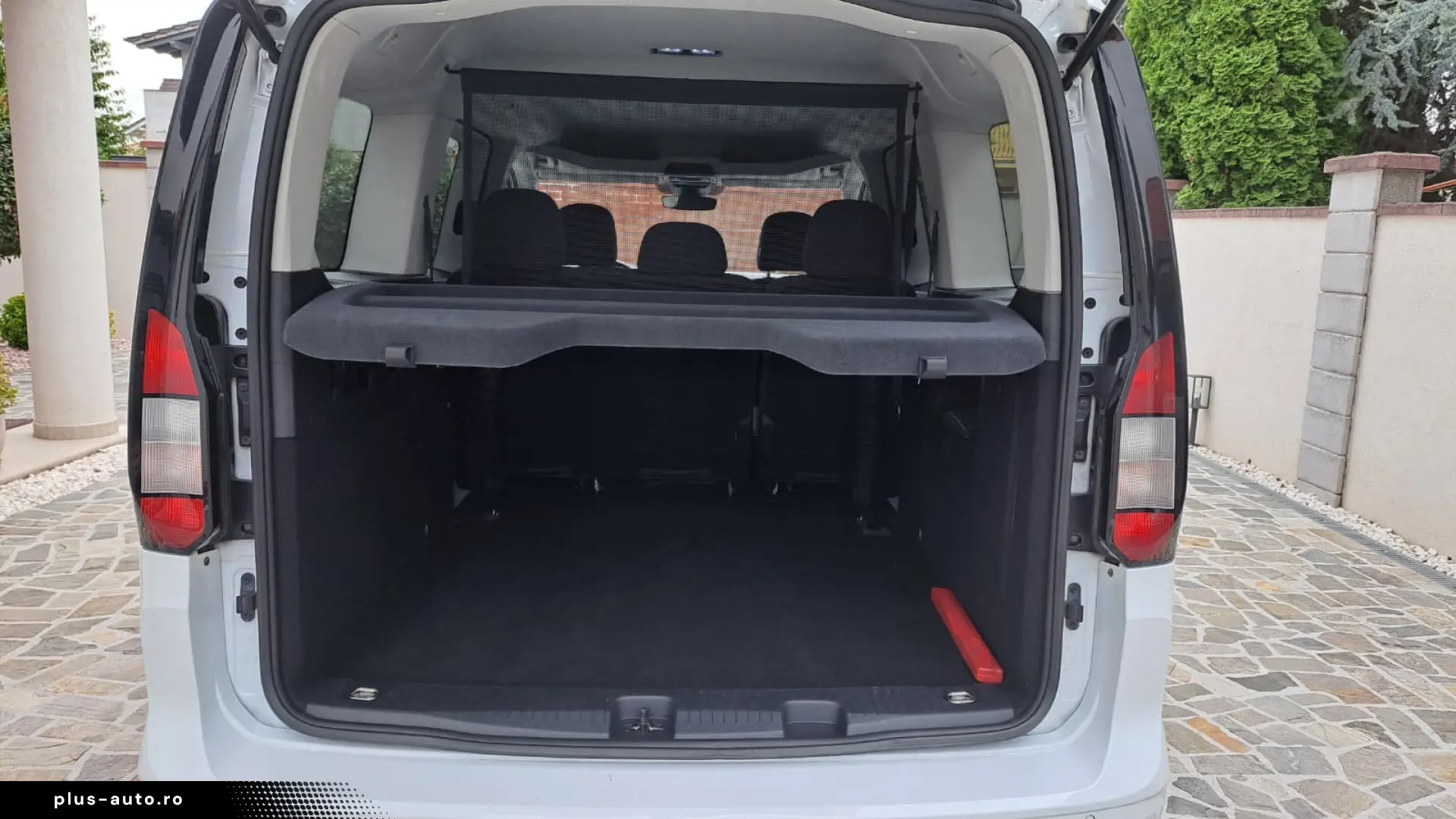 FORD TOURNEO CONNECT TITANIUM L2