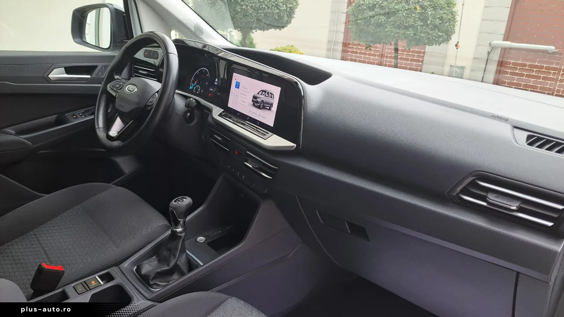 FORD TOURNEO CONNECT TITANIUM L2