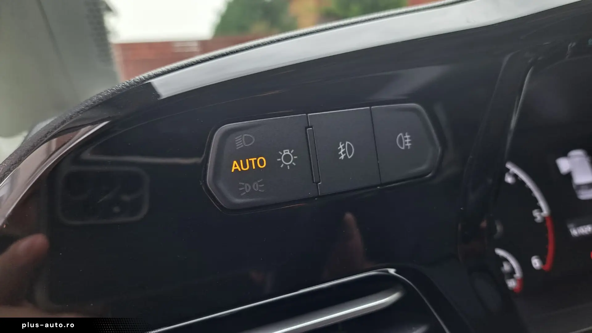FORD TOURNEO CONNECT TITANIUM L2
