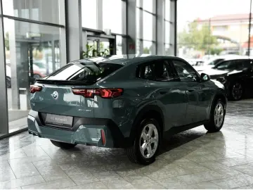 BMW X2 sDrive 18d comfort access camera