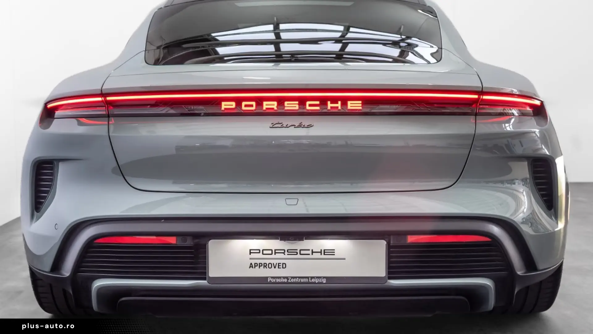 Porsche Taycan Turbo Burmester ActiveRide Night Vision