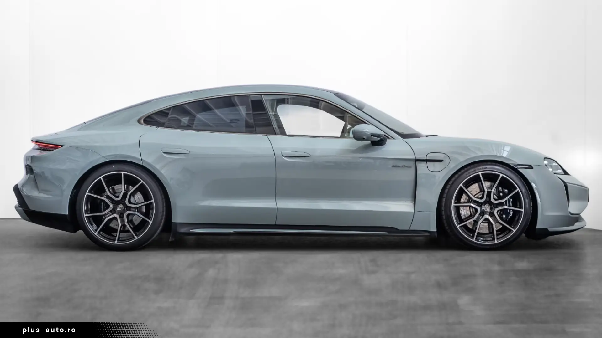 Porsche Taycan Turbo Burmester ActiveRide Night Vision