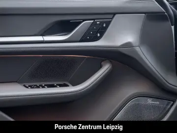 Porsche Taycan Turbo Burmester ActiveRide Night Vision