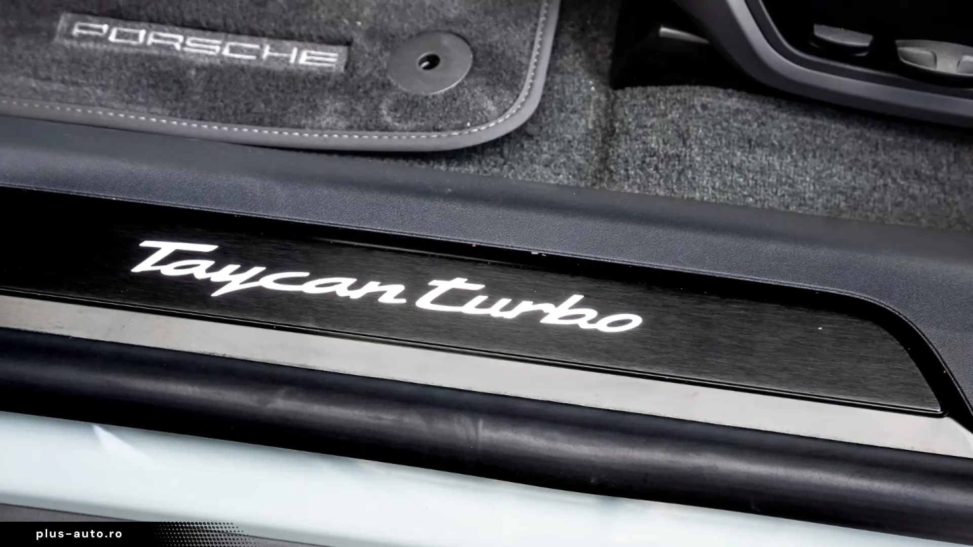 Porsche Taycan Turbo Burmester ActiveRide Night Vision