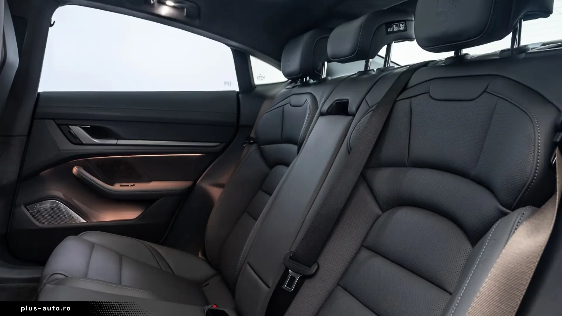 Porsche Taycan Turbo Burmester ActiveRide Night Vision