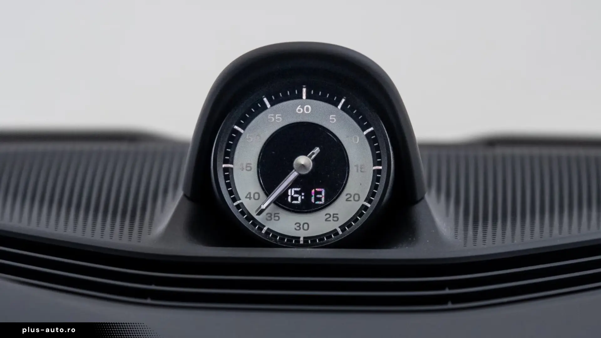 Porsche Taycan Turbo Burmester ActiveRide Night Vision