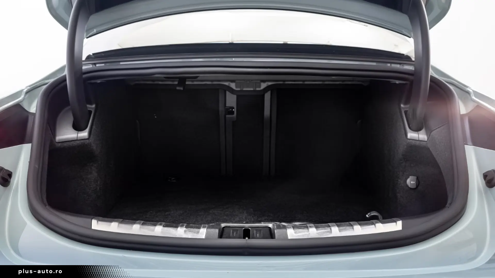 Porsche Taycan Turbo Burmester ActiveRide Night Vision