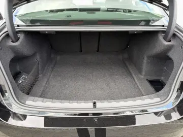 BMW 330i Limo Car Widescreen LED 18  SHZ lumbar