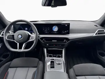 BMW 330d xDrive Touring M Sport 19  ParkPlus AHK HUD