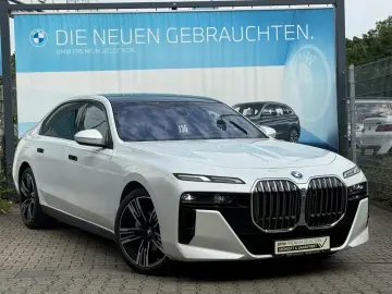 BMW 740d xDrive M Sport PanoSky StHzg Autobahnas B&W