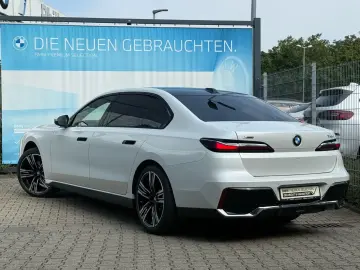 BMW 740d xDrive M Sport PanoSky StHzg Autobahnas B&W