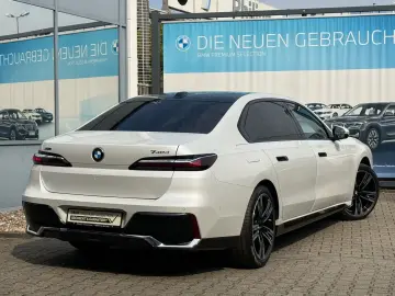 BMW 740d xDrive M Sport PanoSky StHzg Autobahnas B&W