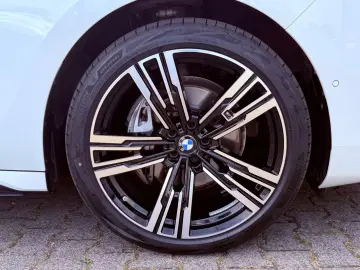 BMW 740d xDrive M Sport PanoSky StHzg Autobahnas B&W