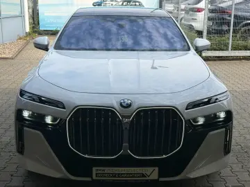 BMW 740d xDrive M Sport PanoSky StHzg Autobahnas B&W