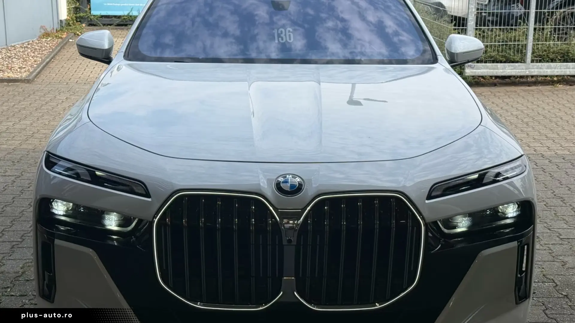 BMW 740d xDrive M Sport PanoSky StHzg Autobahnas B&W