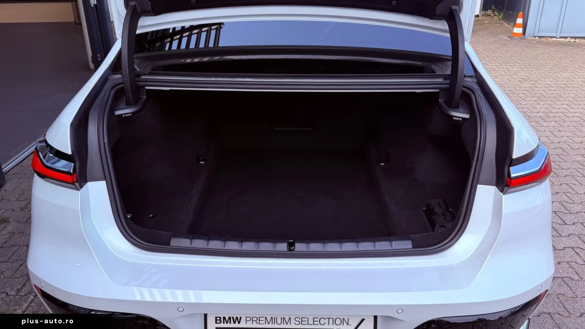 BMW 740d xDrive M Sport PanoSky StHzg Autobahnas B&W