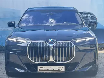 BMW 740d xDrive M Sport PanoSky StHzg Autobahnas B&W