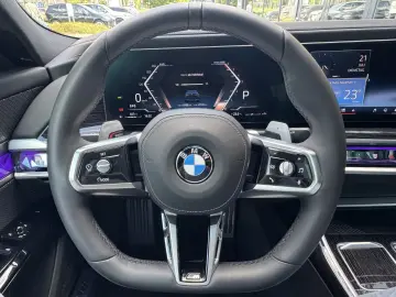 BMW 740d xDrive M Sport PanoSky StHzg Autobahnas B&W