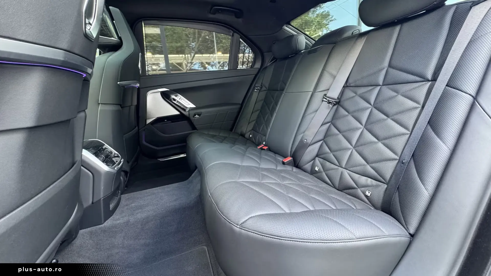 BMW 740d xDrive M Sport PanoSky StHzg Autobahnas B&W