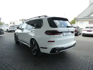 BMW X7 xDrive40d M Sport Pro • Pano • Merino • HUD • 360
