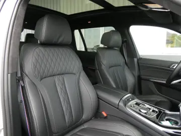 BMW X7 xDrive40d M Sport Pro • Pano • Merino • HUD • 360