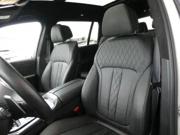 BMW X7 xDrive40d M Sport Pro • Pano • Merino • HUD • 360
