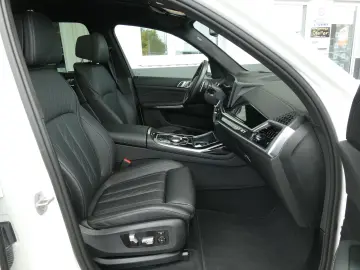 BMW X7 xDrive40d M Sport Pro • Pano • Merino • HUD • 360