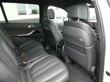 BMW X7 xDrive40d M Sport Pro • Pano • Merino • HUD • 360