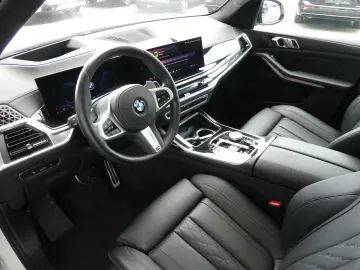 BMW X7 xDrive40d M Sport Pro • Pano • Merino • HUD • 360