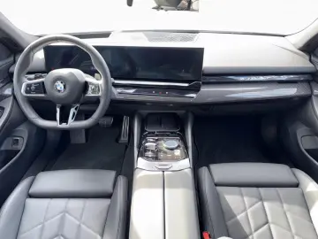 BMW 520dA T M SPORT Pano AHK StHzg