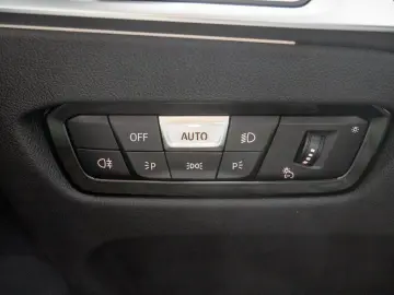 BMW M2 CARBON HUD NAVI SPORTSITZ MEM PARKASSI DRIVIN