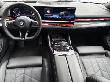BMW 520dA T M SPORT StHzg AHK 360