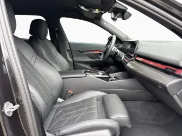 BMW 520dA T M SPORT StHzg AHK 360