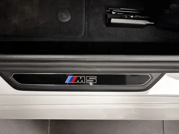 BMW M5 Limousine Carbon Keramik Bremse B&W M Drive P