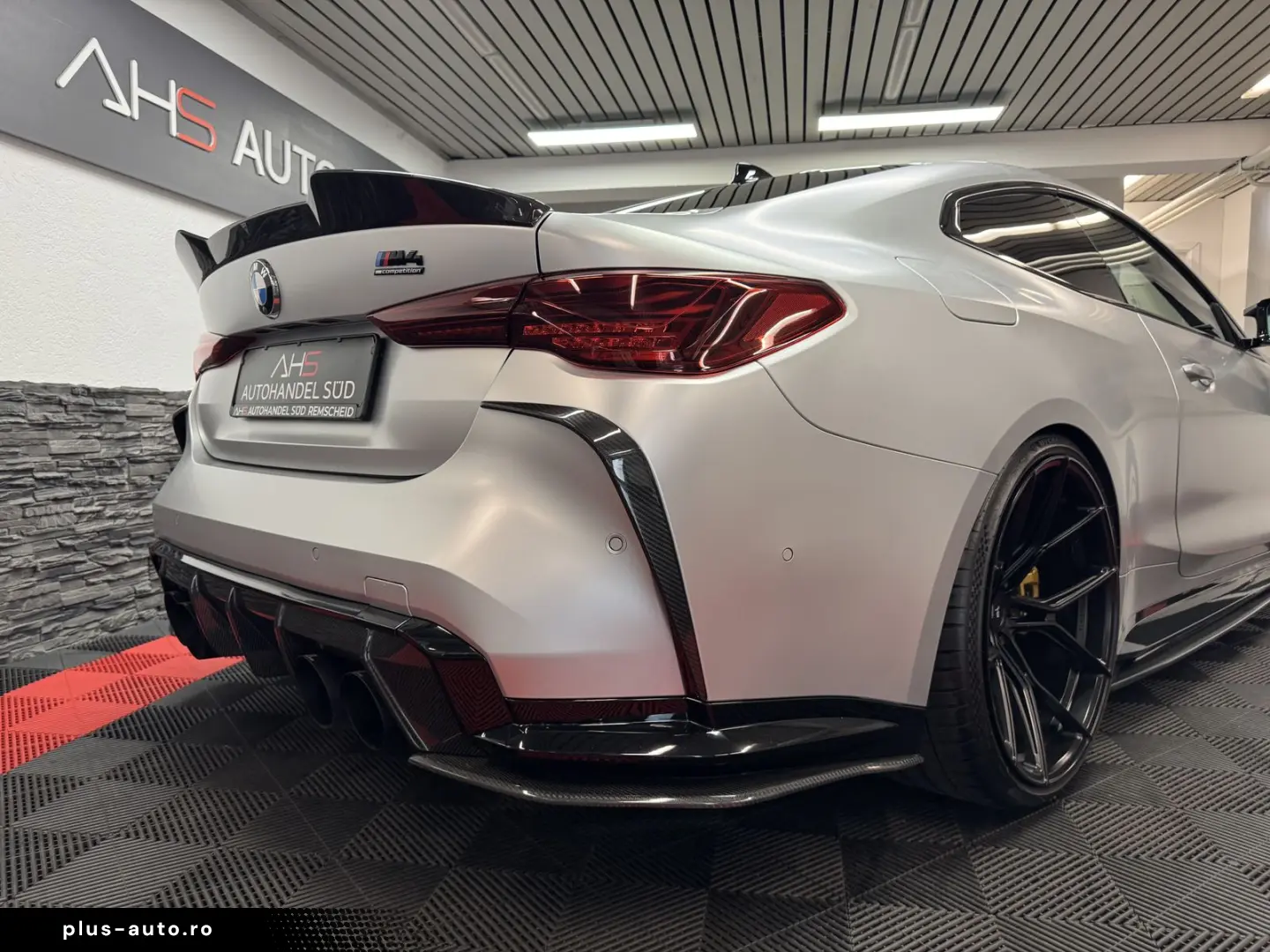 BMW M4 Competition CARBON HURRICANE YIDO
