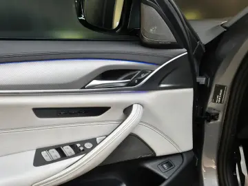 BMW M5 Lim.  CARBON SOFT LED HEAD H&K MEMO ACC 360