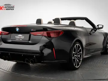 BMW M4 xDrive Competition Cabrio Schwarz Weiß Curved