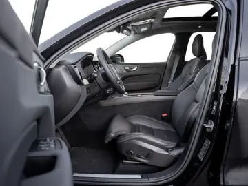 VOLVO XC60 B5 Ultra Dark AWD HUD PANO 360