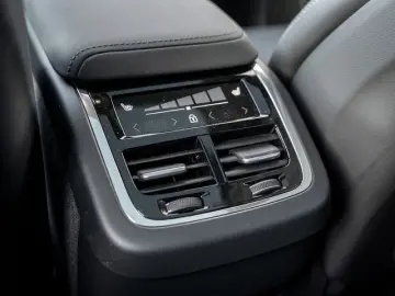 VOLVO XC60 B5 Ultra Dark AWD HUD PANO 360