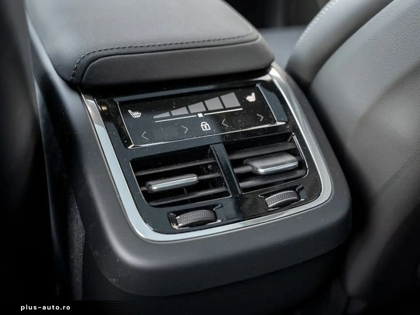 VOLVO XC60 B5 Ultra Dark AWD HUD PANO 360