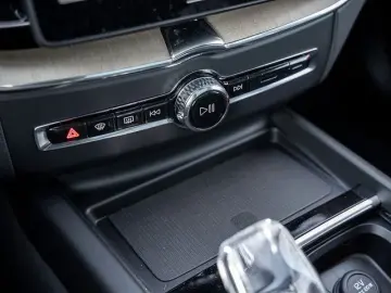 VOLVO XC60 B5 Ultra Dark AWD HUD PANO 360