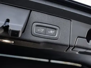 VOLVO XC60 B5 Ultra Dark AWD HUD PANO 360