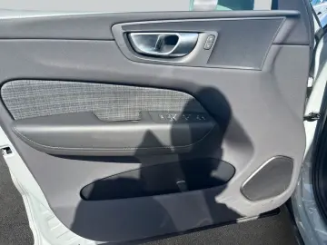 VOLVO XC60 B4 B Core