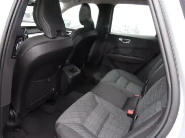 VOLVO XC 60 B4 Core 2WD