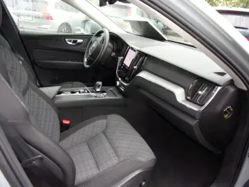 VOLVO XC 60 B4 Core 2WD