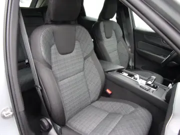 VOLVO XC 60 B4 Core 2WD